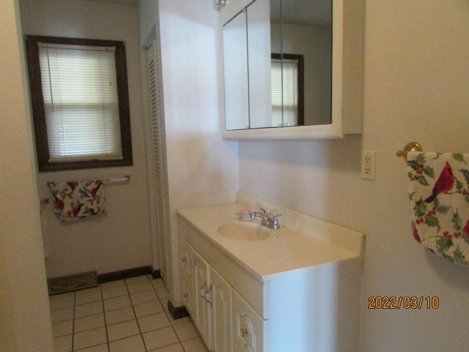 629 Willow Street Rising Sun, IN 47040 - Photo 12 of 22 Level 1 bath