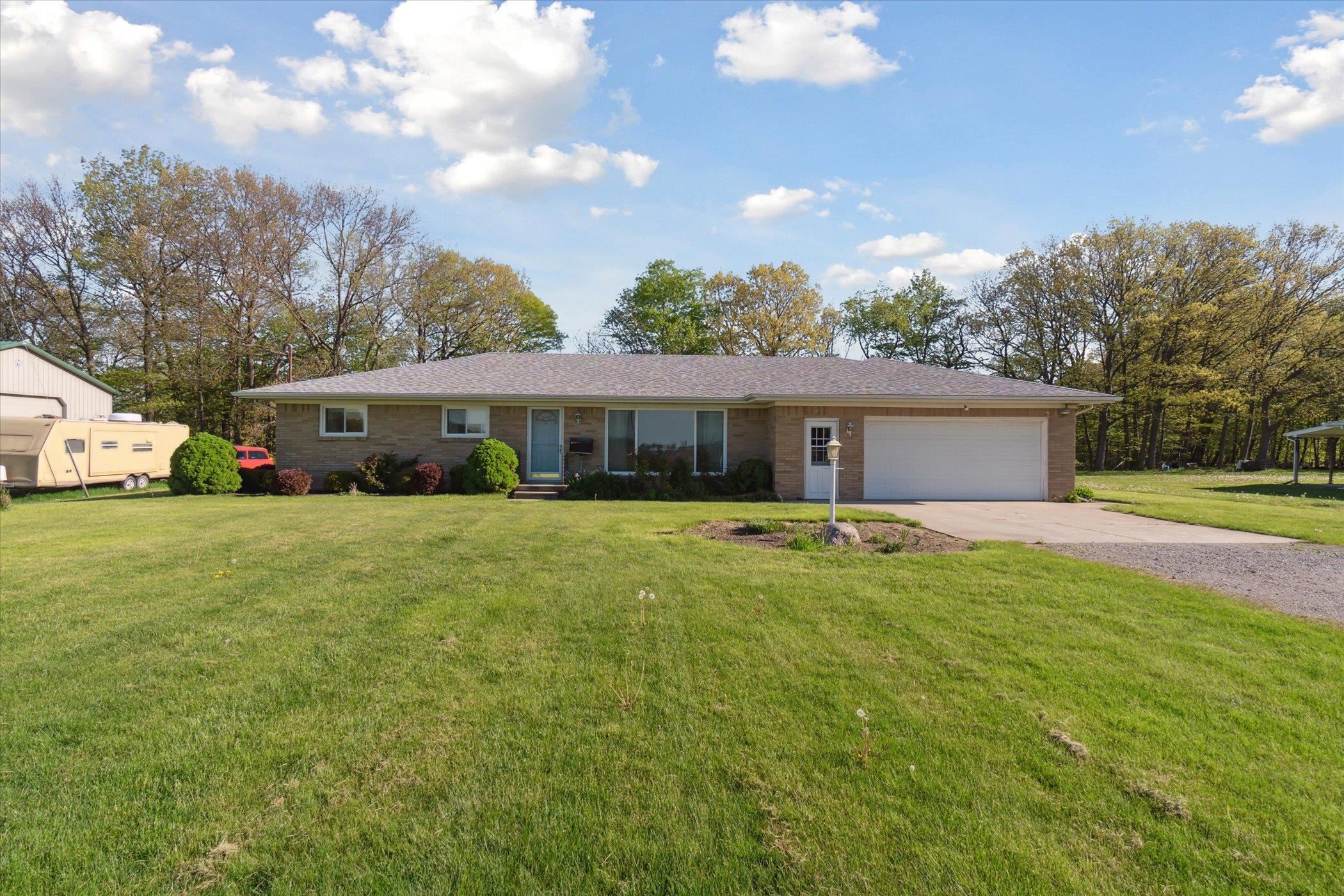 178 West Henderson Road Owosso, MI 48867 - Photo 3 of 71 50174559-89b246a0-8399-42c1-a8a0-c578a55aecb5.JPG