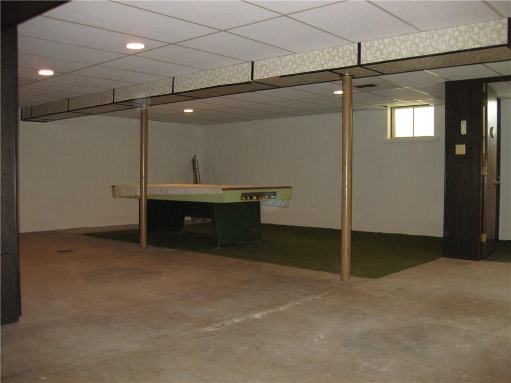 135 K Row McKees Rocks, PA 15136 - Photo 17 of 25 Game Room