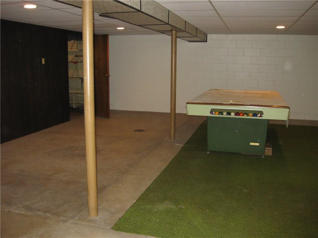 135 K Row McKees Rocks, PA 15136 - Photo 18 of 25 Game Room
