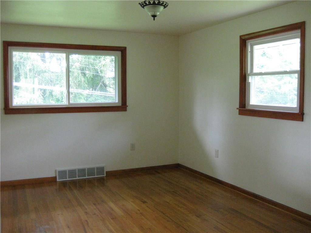 135 K Row McKees Rocks, PA 15136 - Photo 10 of 25 Dining Room