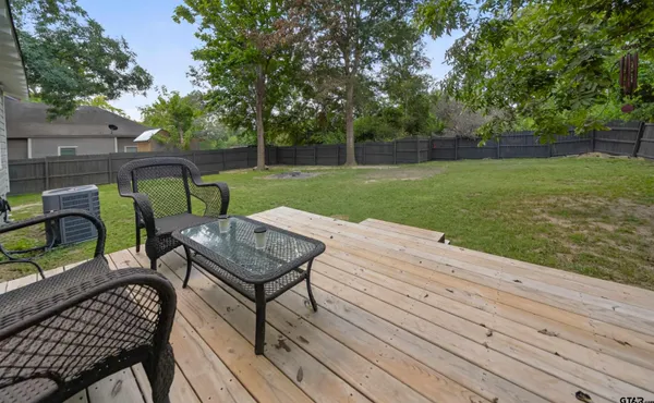 $185,000 | 105 Holcomb Street, Frankston, TX 75763