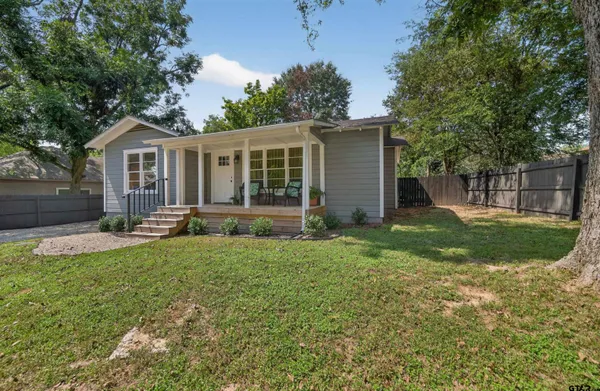 $185,000 | 105 Holcomb Street, Frankston, TX 75763
