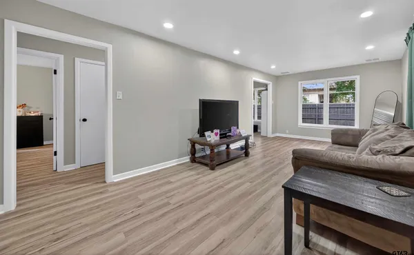 $185,000 | 105 Holcomb Street, Frankston, TX 75763