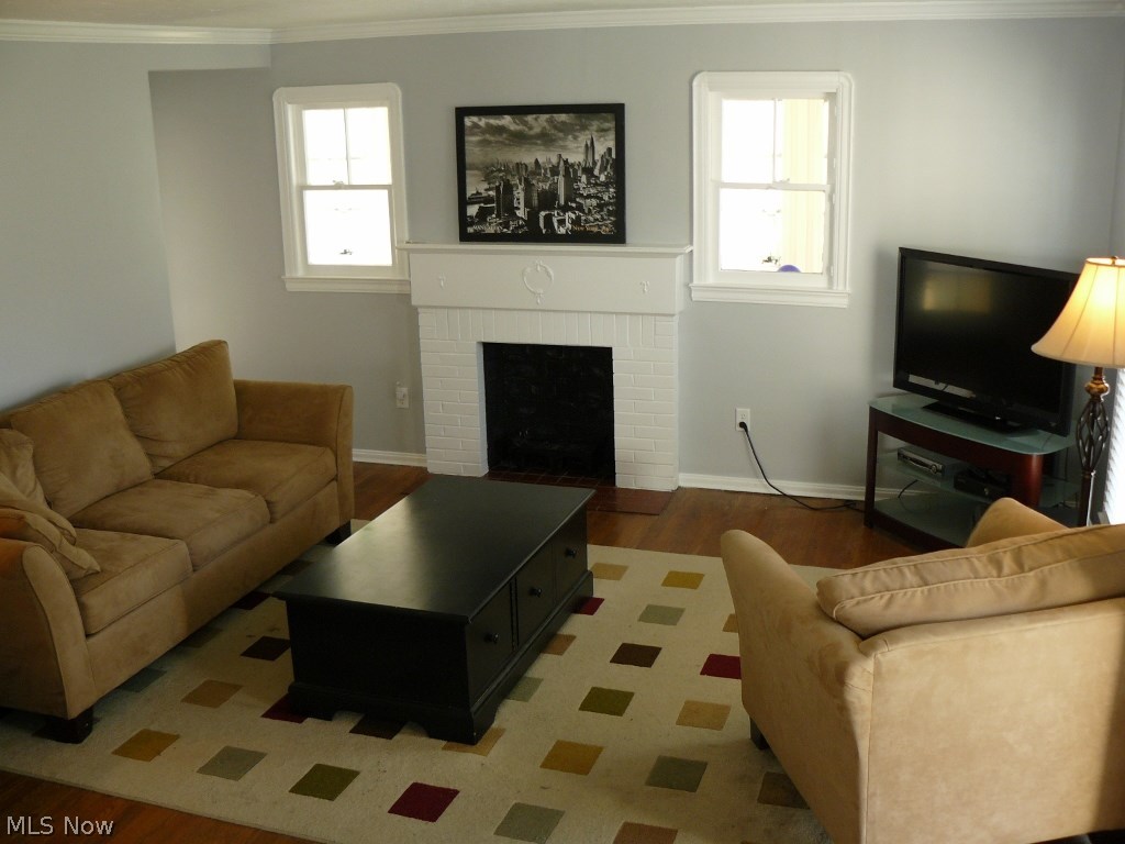 1663 Sunview Road Cleveland, OH 44124 - Photo 3 of 18