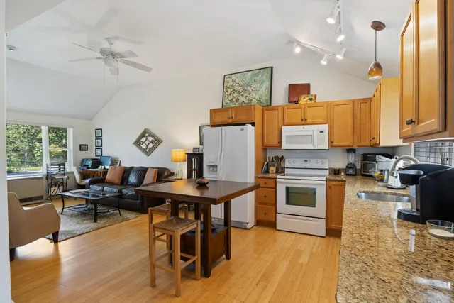 $349,000 | 18 Woodside Meadow Road, Unit 4, York, ME 03909