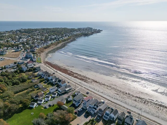 $349,000 | 18 Woodside Meadow Road, Unit 4, York, ME 03909