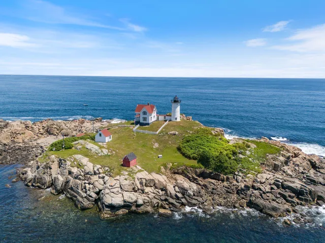 $349,000 | 18 Woodside Meadow Road, Unit 4, York, ME 03909