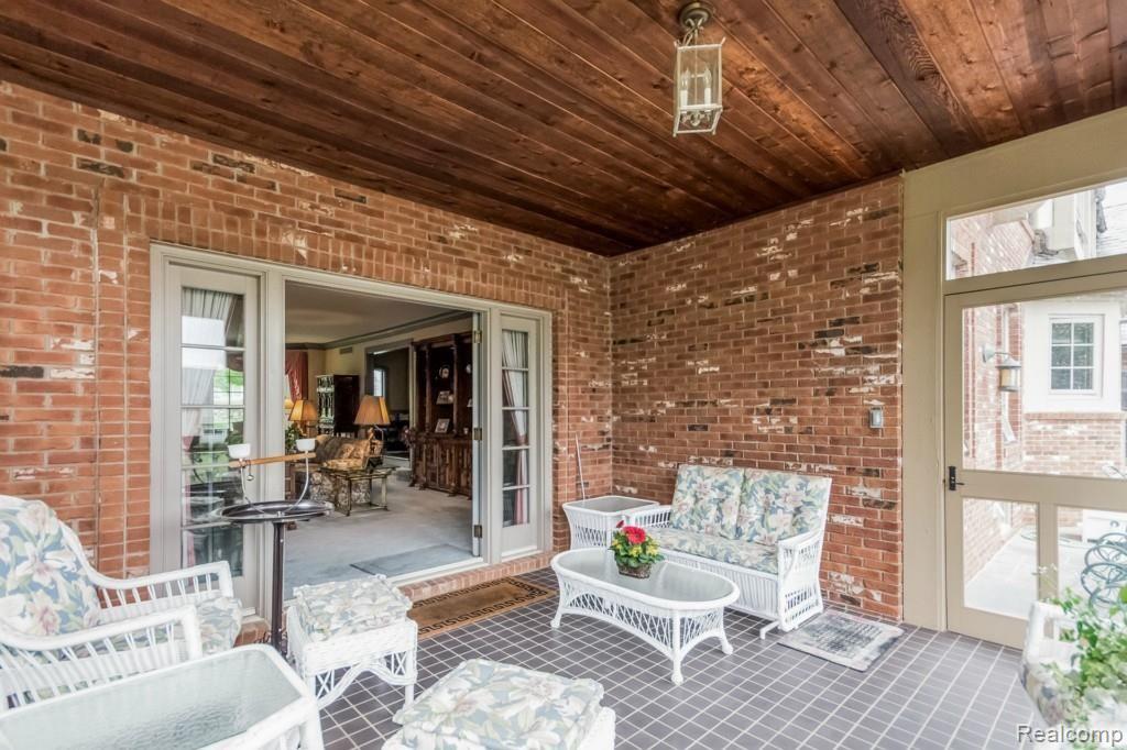 355 Olivewood Court Rochester, MI 48306 - Photo 23 of 61 023-Garden_Room-1835638-medium.jpg