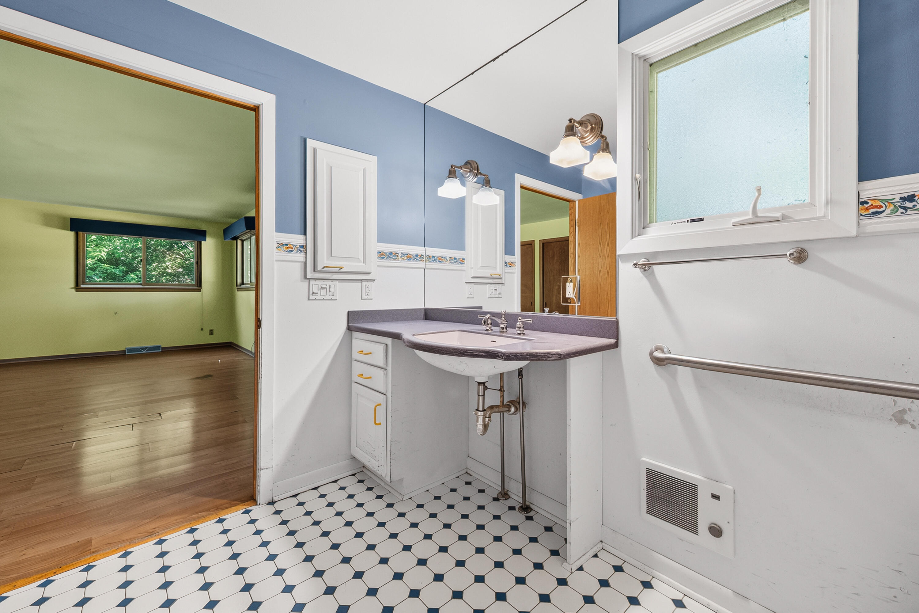 810 East Fairy Chasm Road Bayside, WI 53217 - Photo 28 of 45 Primary Bathroom