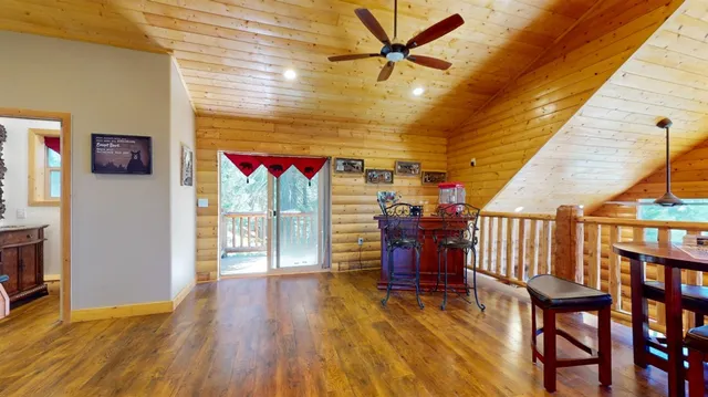 a view of a livingroom with furniture and a ceiling fan