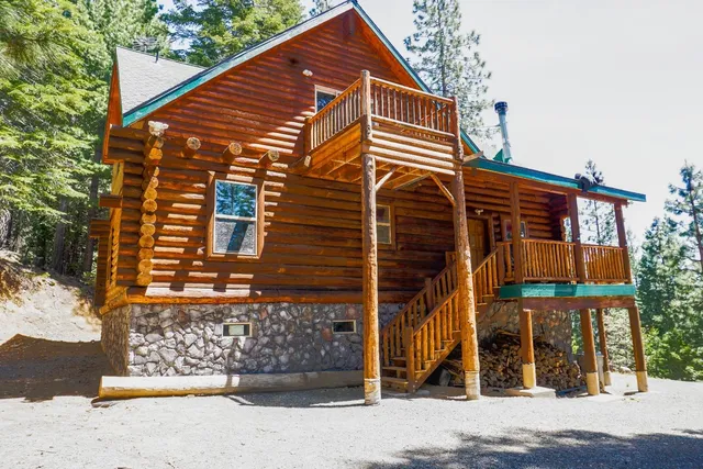 a view of an outdoor space