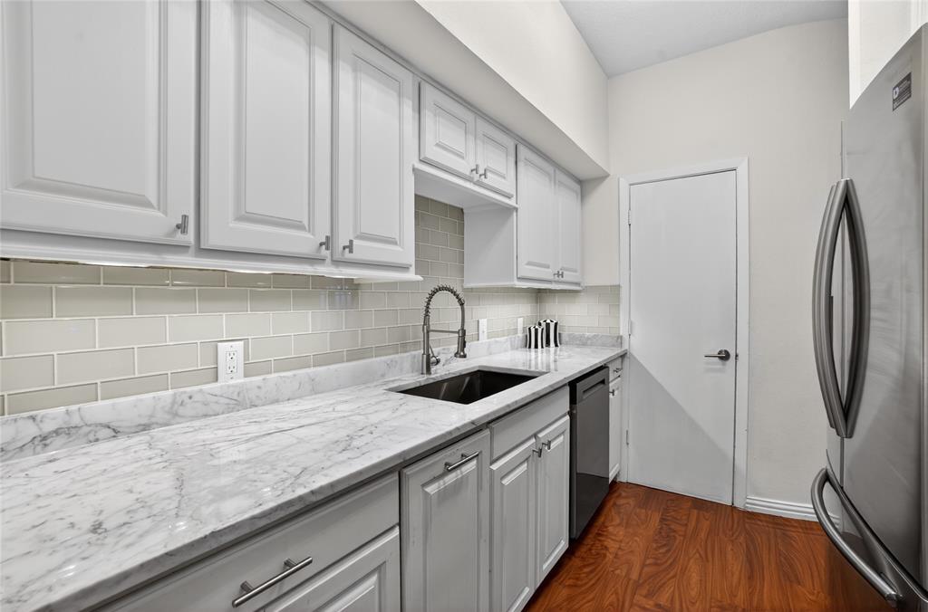 3618 Reagan Street Dallas, TX 75219 - Photo 16 of 34 gorgeous marble countertops