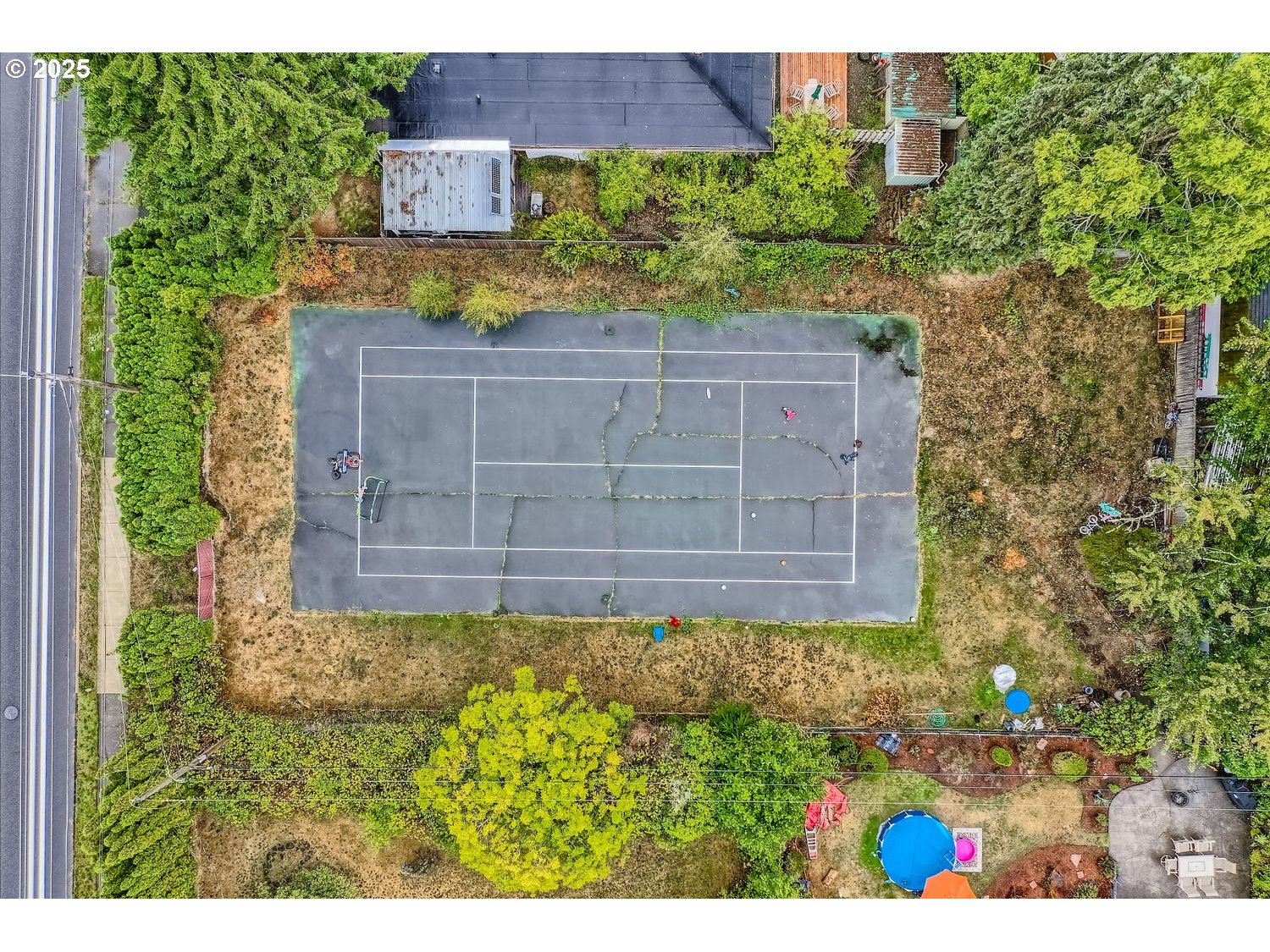 15590 East Burnside Street Portland, OR 97233 - Photo 3 of 11 a view of a back yard