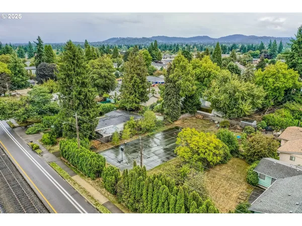 $199,900 | 15590 East Burnside Street, Portland, OR 97233