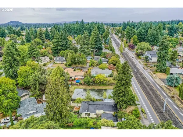 $199,900 | 15590 East Burnside Street, Portland, OR 97233