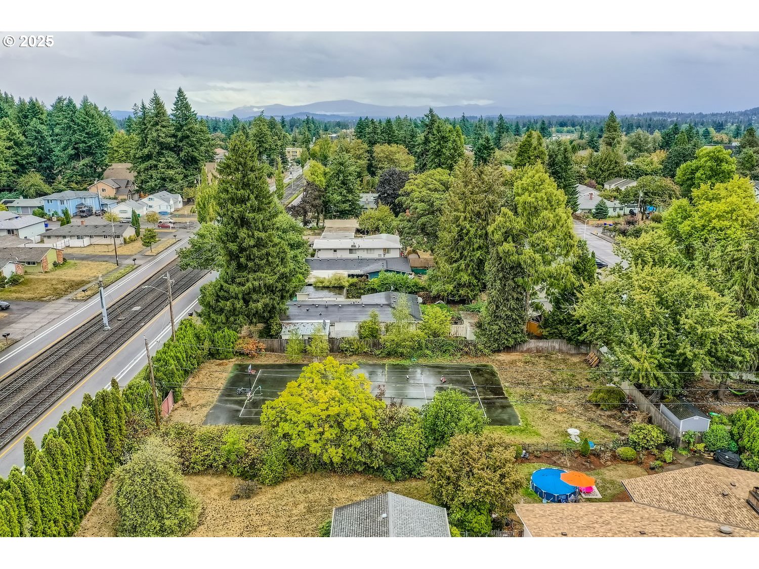 15590 East Burnside Street Portland, OR 97233 - Photo 9 of 11 a view of a garden with a building in the background