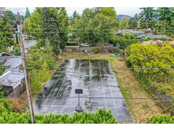 $199,900 | 15590 East Burnside Street, Portland, OR 97233