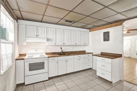 $575,000 | 632 Southwest 8th Street, Hallandale Beach, FL 33009