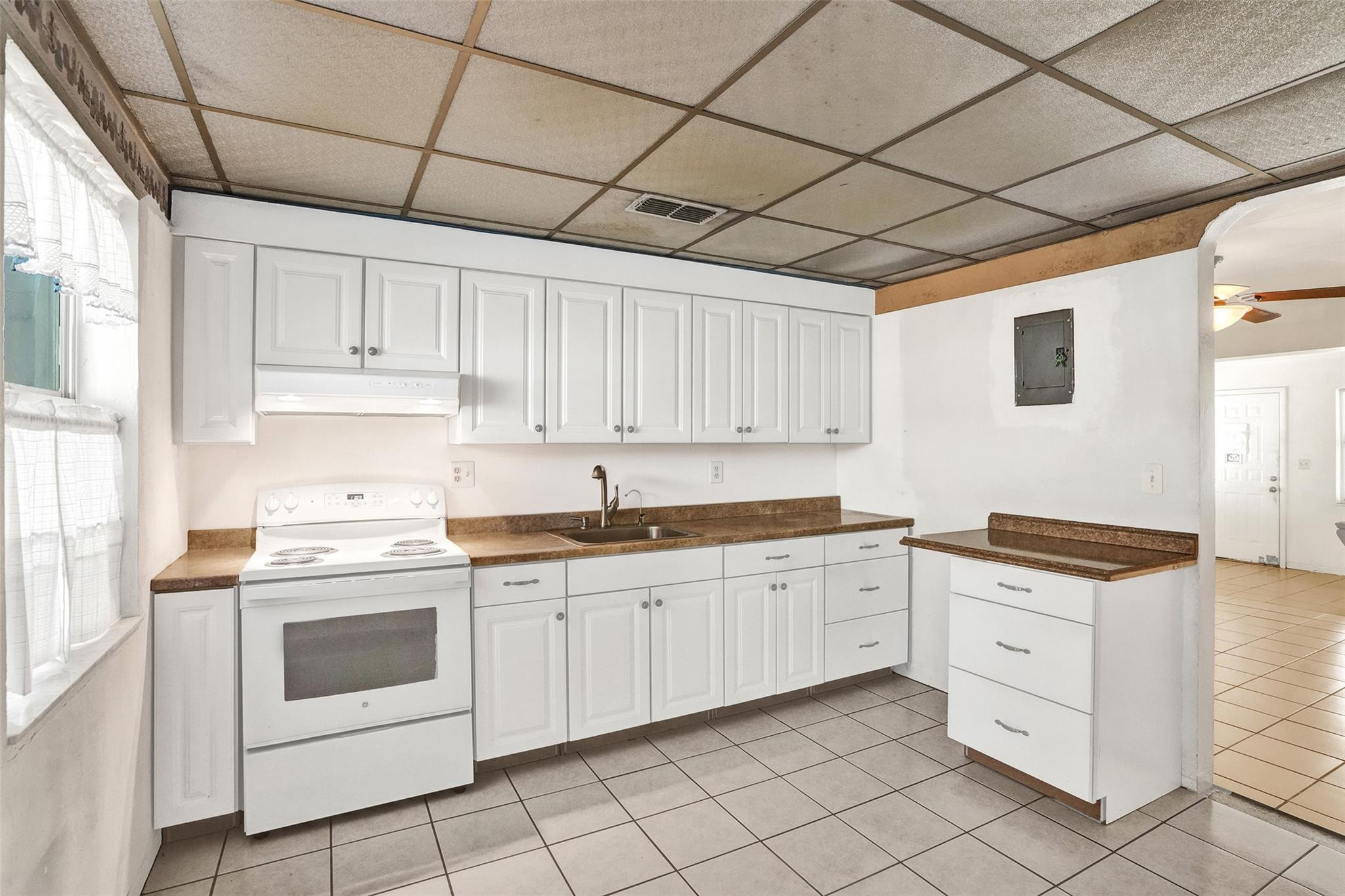 632 Southwest 8th Street Hallandale Beach, FL 33009 - Photo 12 of 67 Photo 12