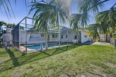 $575,000 | 632 Southwest 8th Street, Hallandale Beach, FL 33009