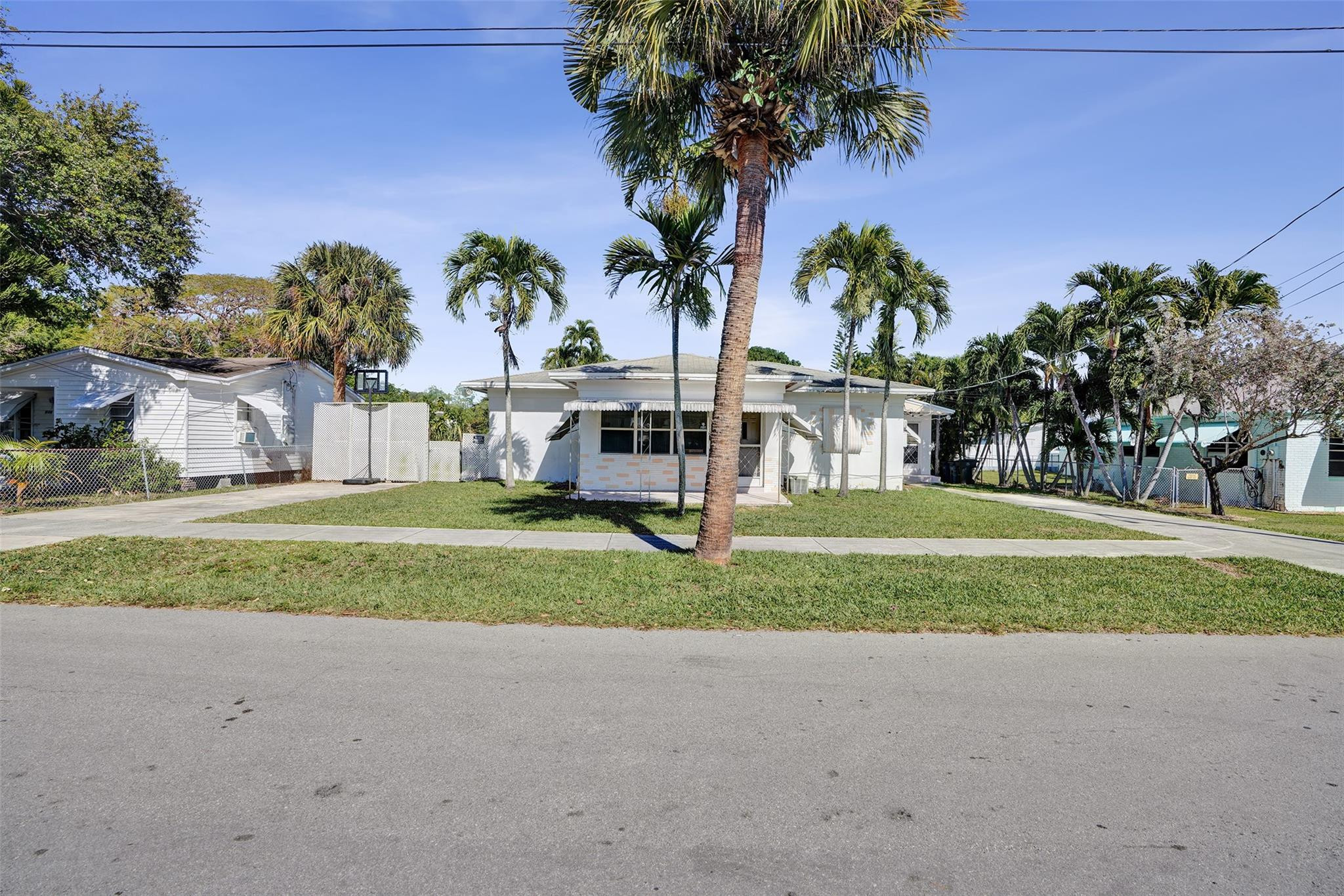 632 Southwest 8th Street Hallandale Beach, FL 33009 - Photo 5 of 67 Photo 5