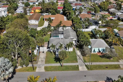 $575,000 | 632 Southwest 8th Street, Hallandale Beach, FL 33009