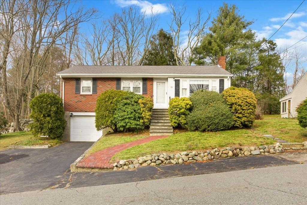 15 Sunflower Road Holbrook, MA 02343 - Photo 1 of 24 Gallery Image 1