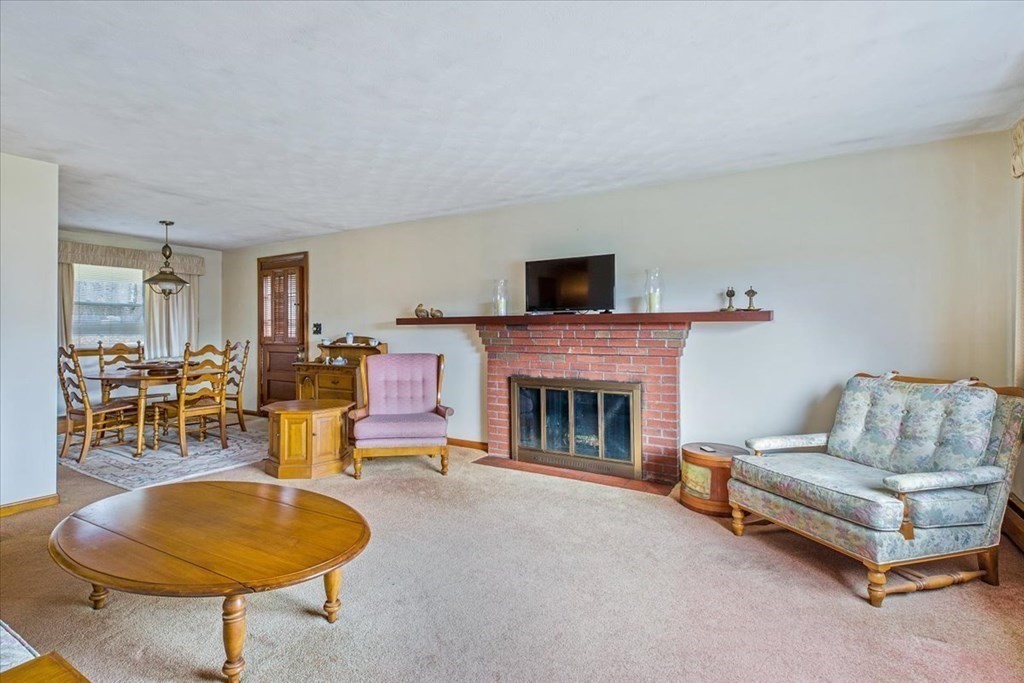 15 Sunflower Road Holbrook, MA 02343 - Photo 8 of 24 Gallery Image 8