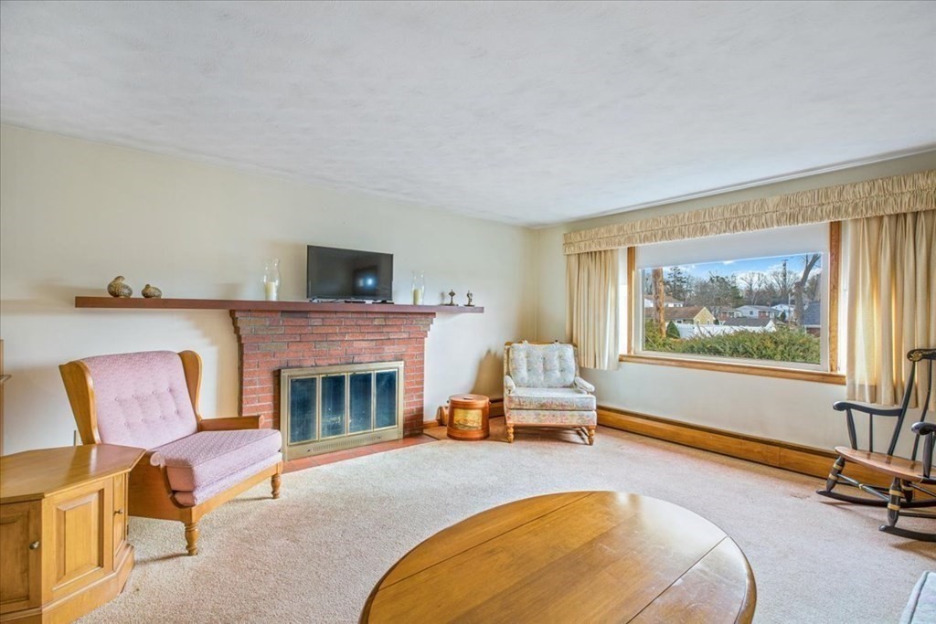 15 Sunflower Road Holbrook, MA 02343 - Photo 9 of 24 Gallery Image 9
