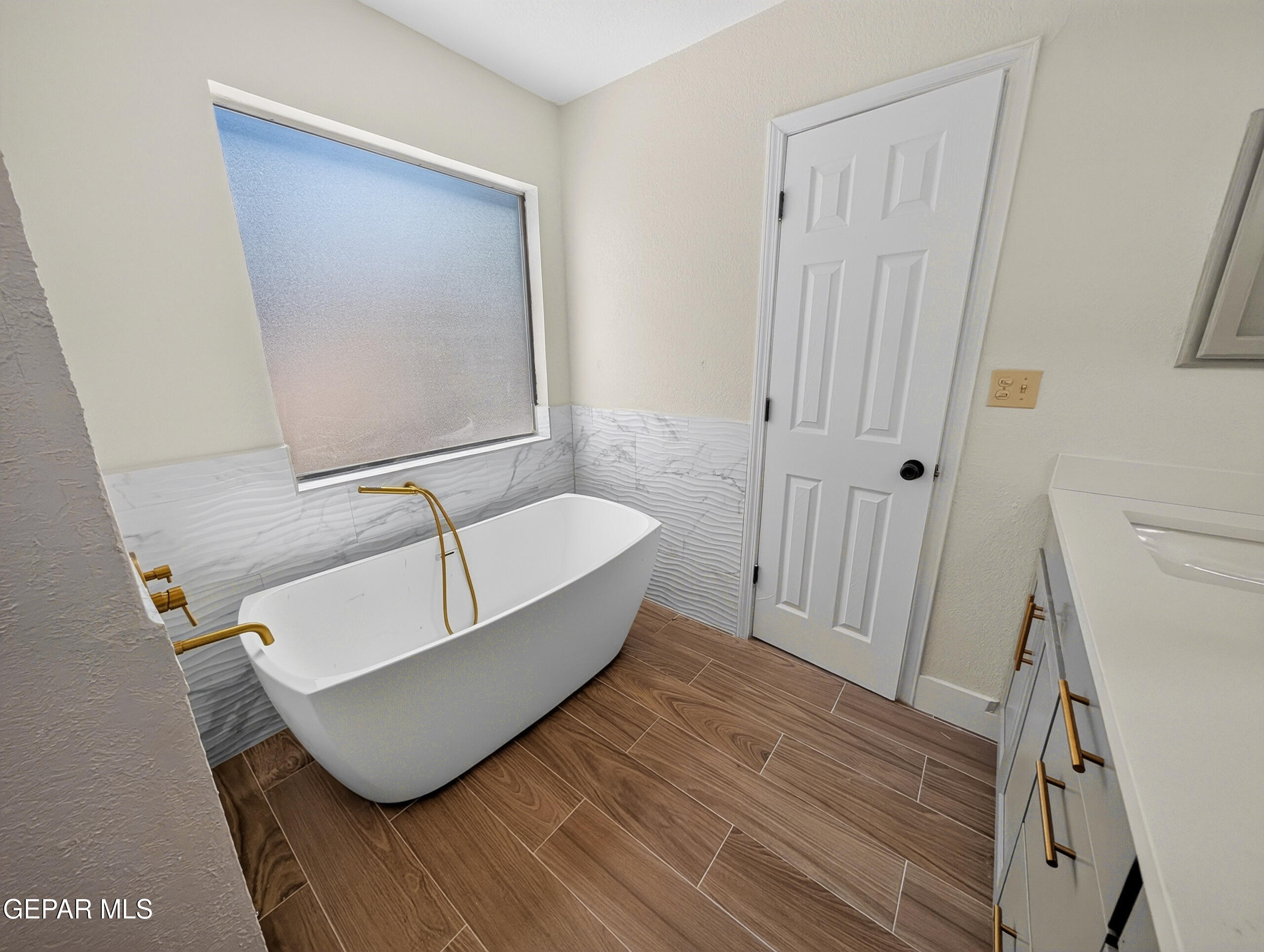 808 Rotterdam Way El Paso, TX 79912 - Photo 29 of 43 045_PXL_20260622_175851682