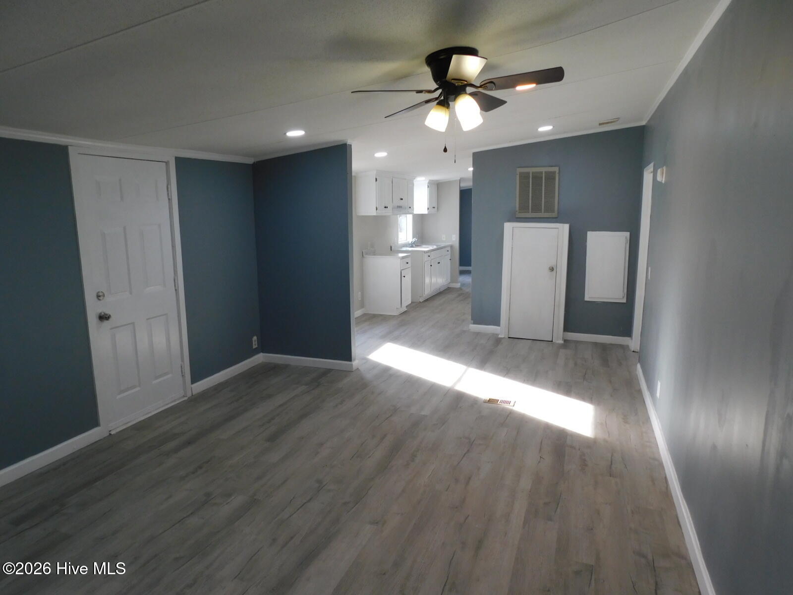 660 Seashell Drive Kinston, NC 28504 - Photo 13 of 24 Family Room