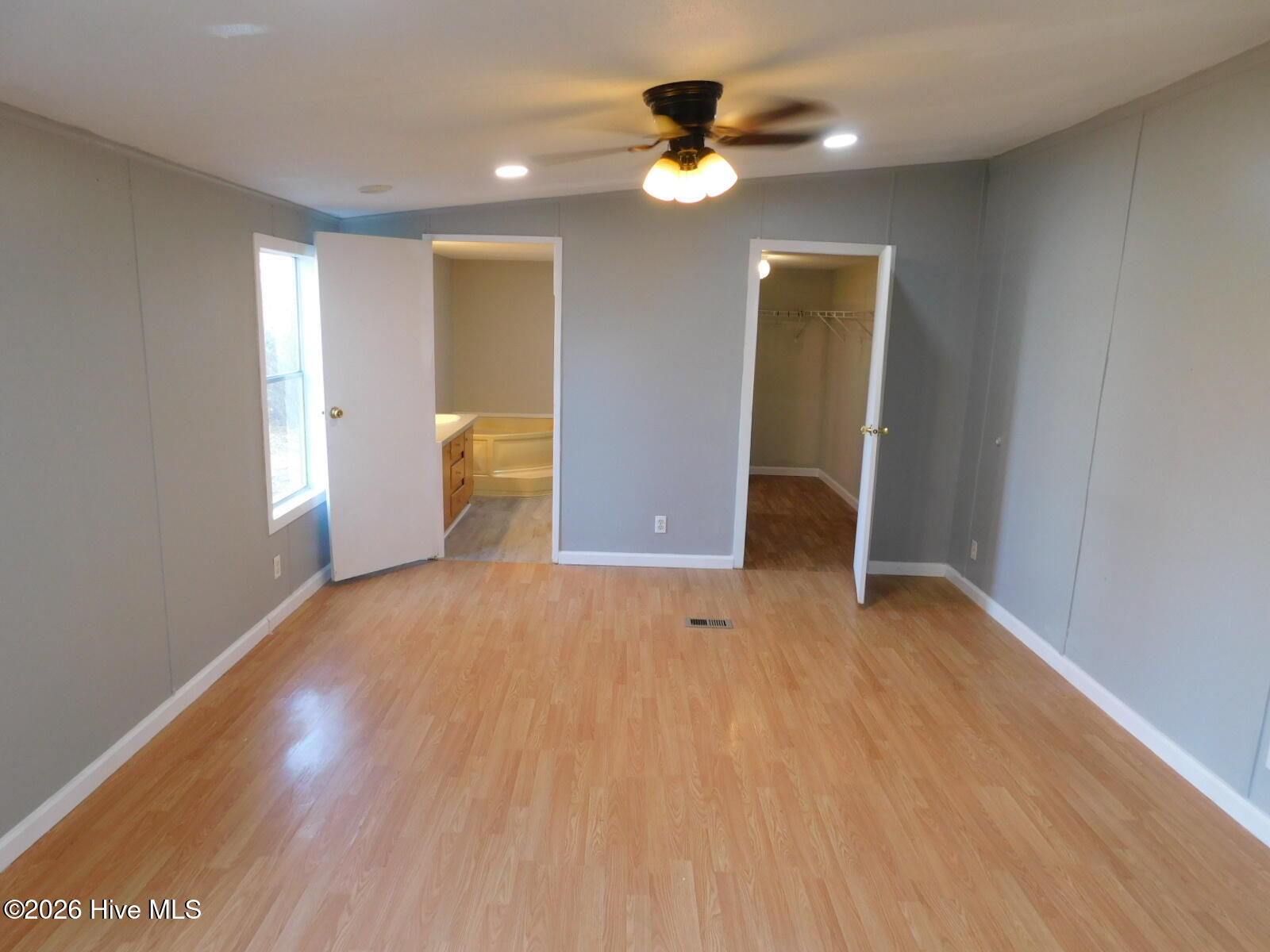 660 Seashell Drive Kinston, NC 28504 - Photo 14 of 24 Master Suite