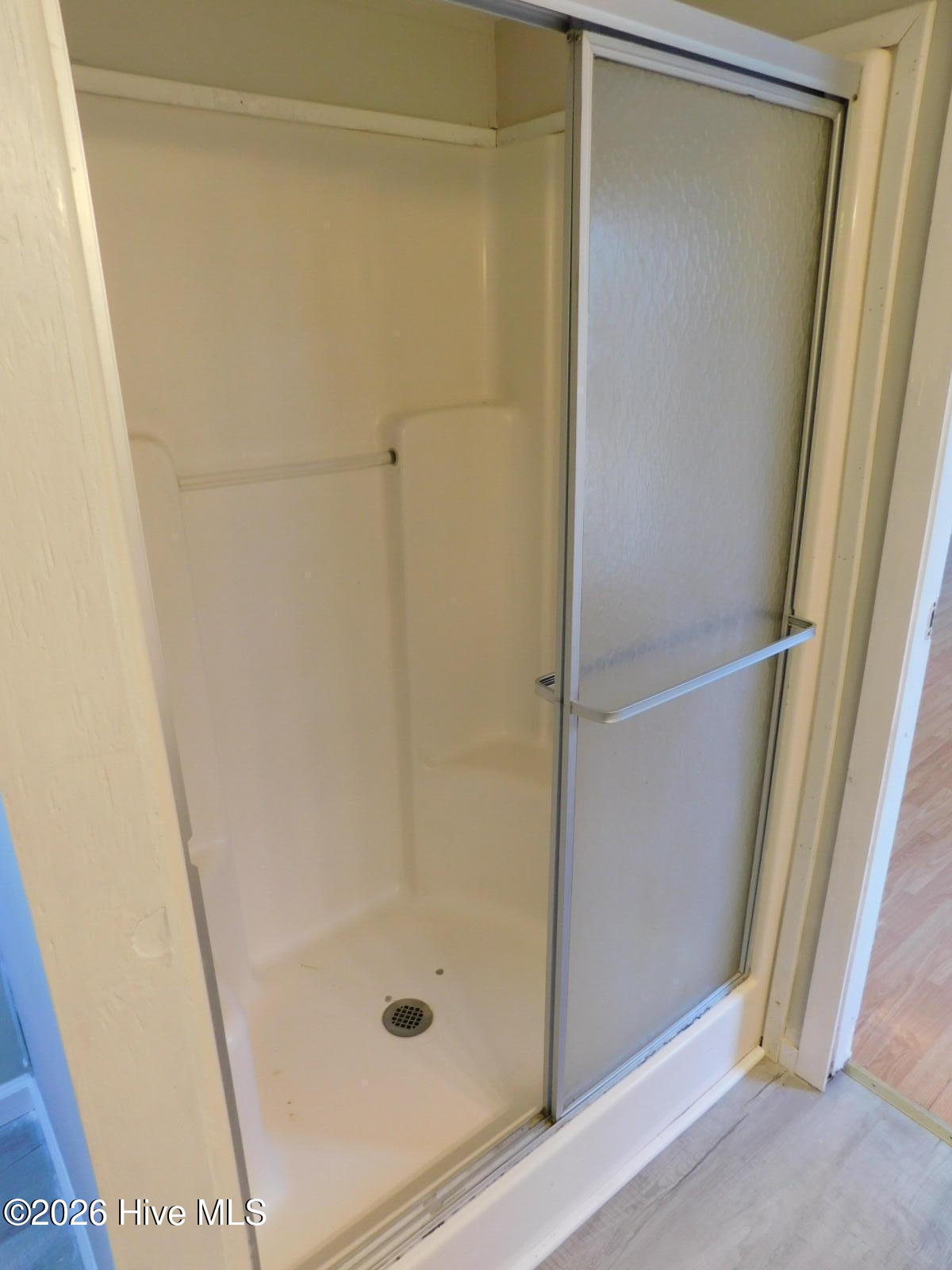 660 Seashell Drive Kinston, NC 28504 - Photo 16 of 24 Master Walkin shower
