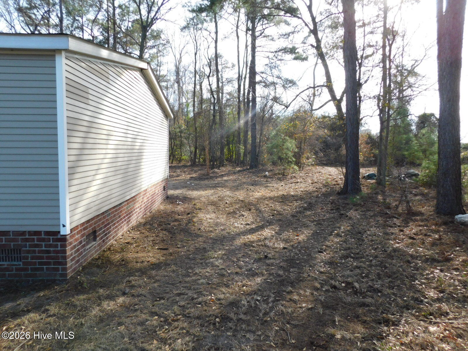 660 Seashell Drive Kinston, NC 28504 - Photo 2 of 24 Right side