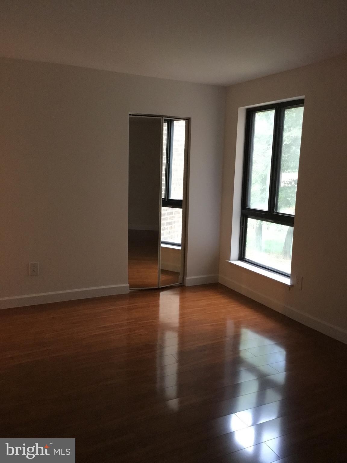 11232 Chestnut Grove Square, Unit 236 Reston, VA 20190 - Photo 12 of 17 Bath (Master)