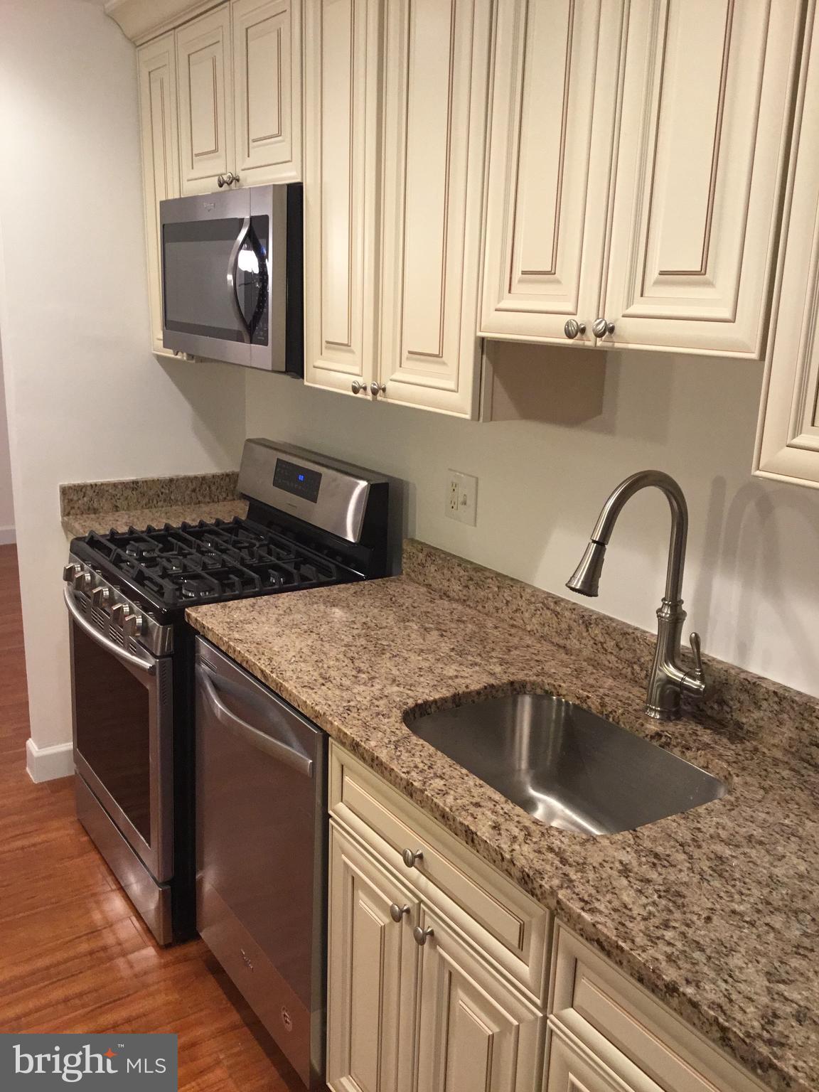 11232 Chestnut Grove Square, Unit 236 Reston, VA 20190 - Photo 16 of 17 Kitchen
