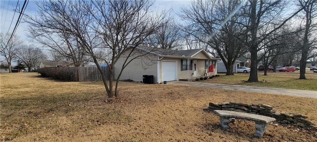 427 North Vermont Street Iola, KS 66749 - Photo 24 of 26