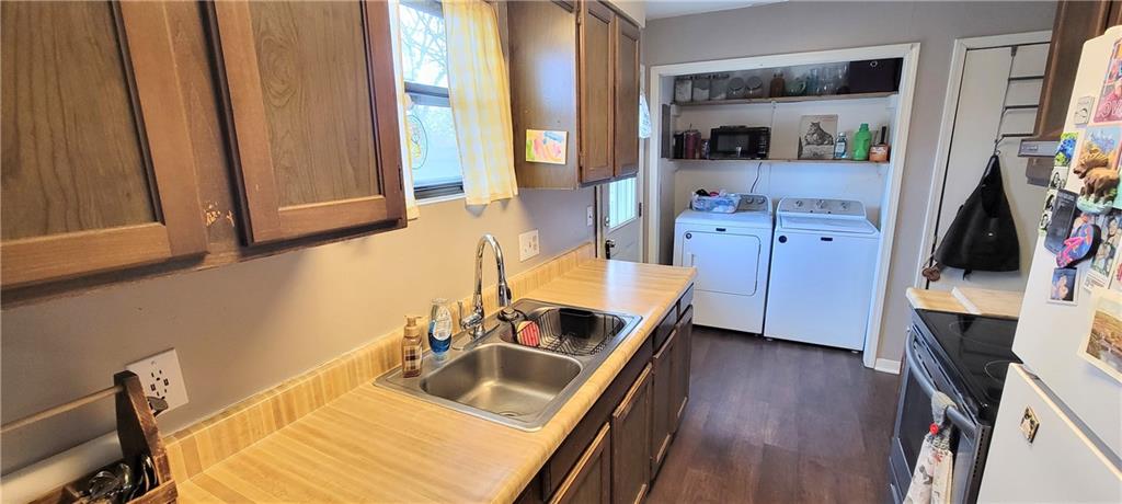 427 North Vermont Street Iola, KS 66749 - Photo 8 of 26