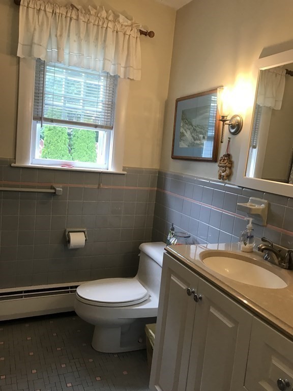 5 Curtis Road Saugus, MA 01906 - Photo 10 of 41 Gallery Image 10