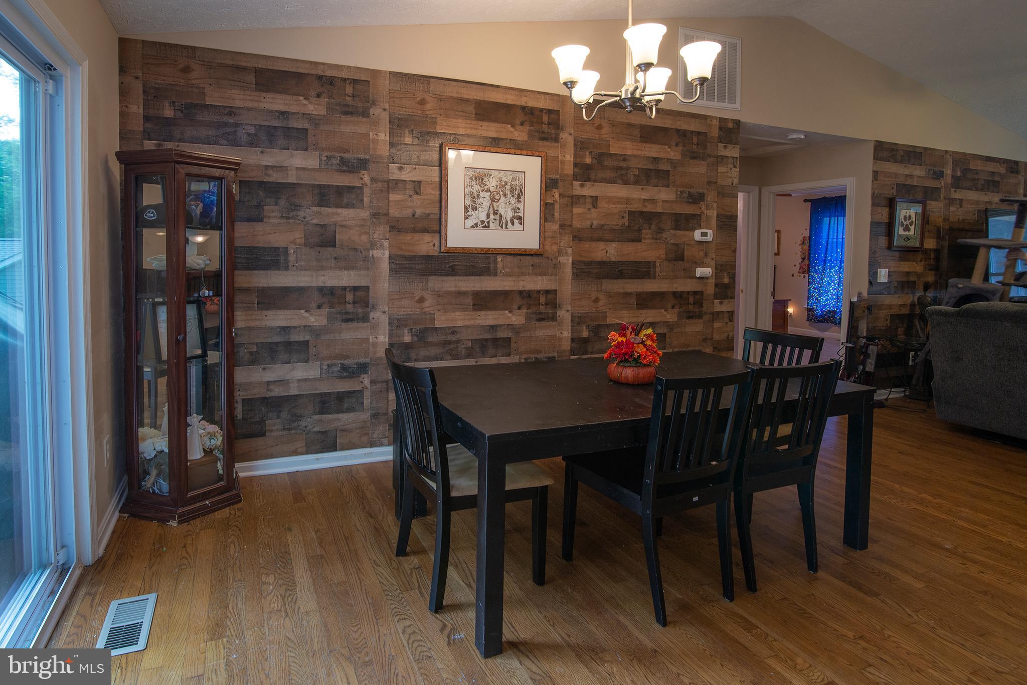 704 Gold Valley Road Locust Grove, VA 22508 - Photo 16 of 39 Amazing decorative wall