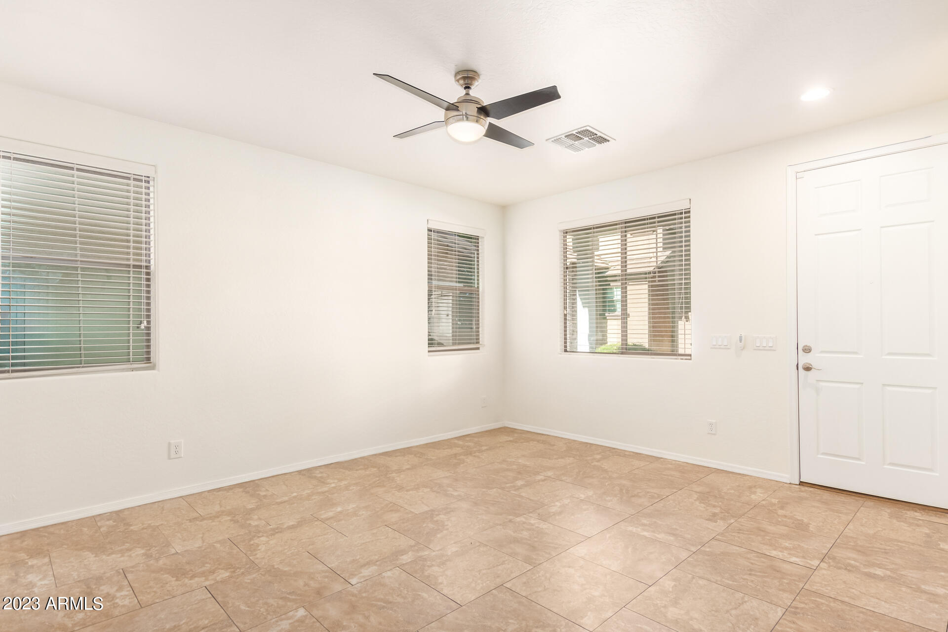 92 East Catclaw Street Gilbert, AZ 85296 - Photo 7 of 25 07 - Catclaw 92