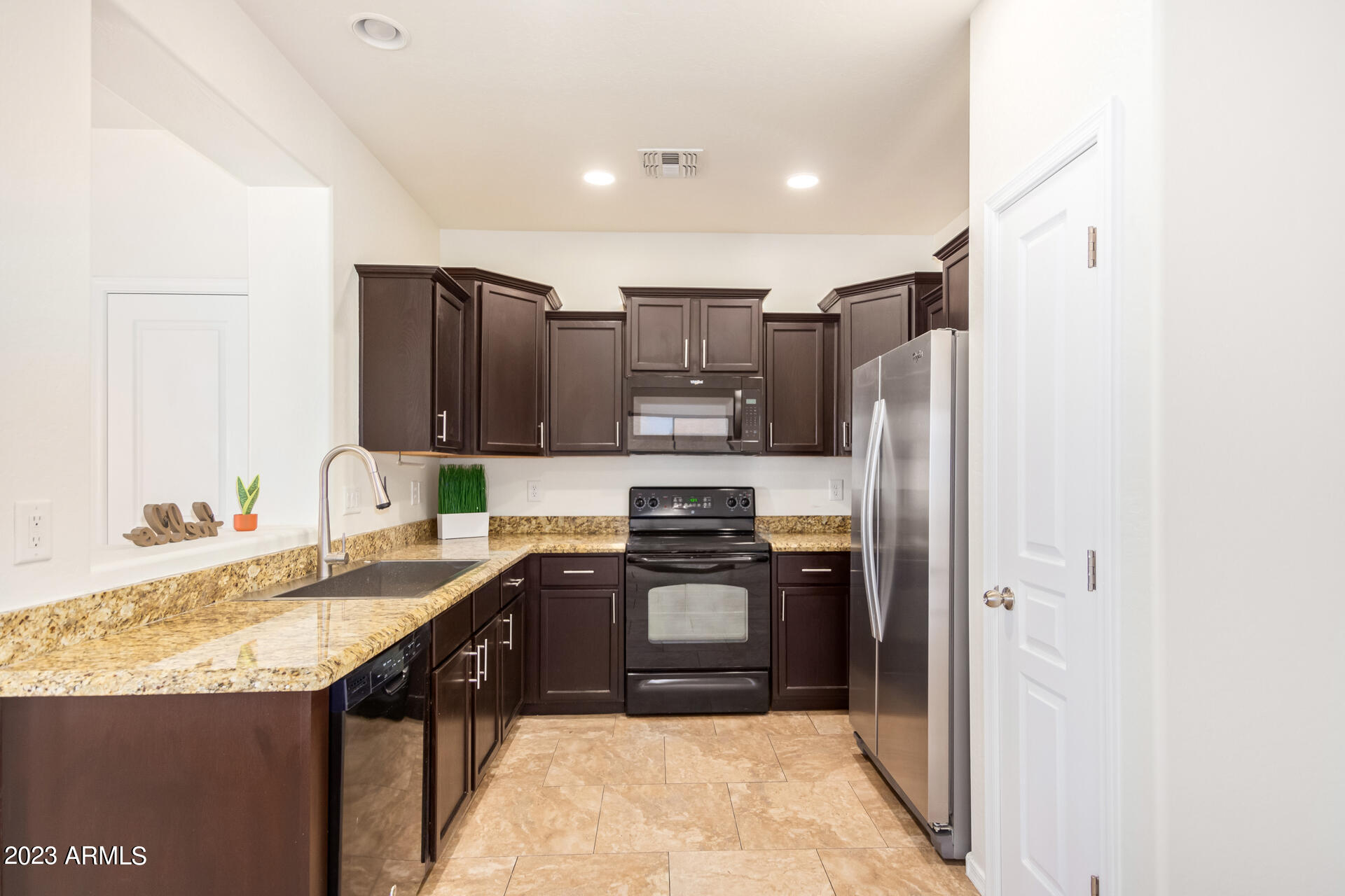92 East Catclaw Street Gilbert, AZ 85296 - Photo 9 of 25 09 - Catclaw 92
