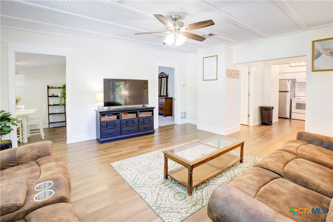 1202 South 37th Street Temple, TX 76504 - Photo 6 of 19 Living Room
