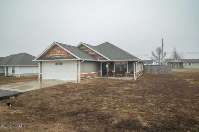 628 West 32nd St Place, Baxter Springs, KS 66713