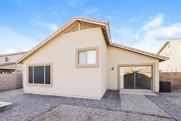 $2,250 | 3718 West Burgess Lane, Phoenix, AZ 85041
