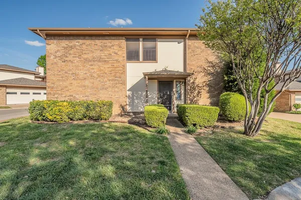 $2,200 | 94 Morrow Drive, Bedford, TX 76021