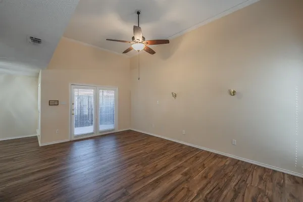 $2,200 | 94 Morrow Drive, Bedford, TX 76021