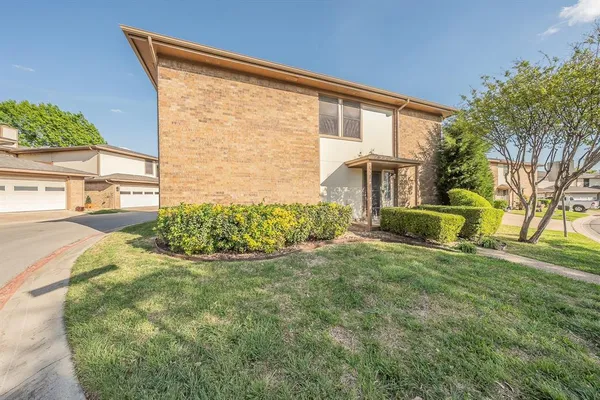 $2,200 | 94 Morrow Drive, Bedford, TX 76021