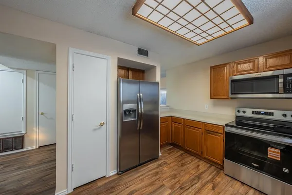 $2,200 | 94 Morrow Drive, Bedford, TX 76021